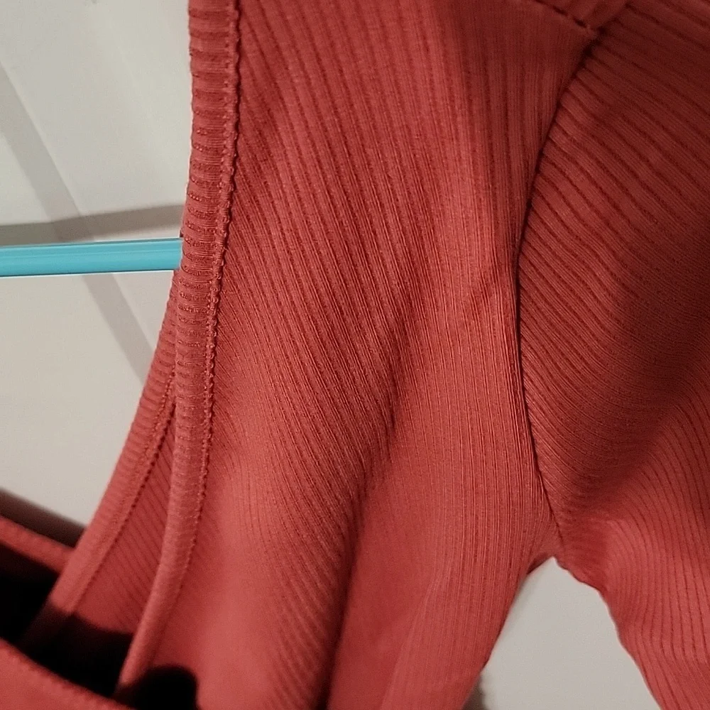 BRAND NEW | Ribbed pattern top - Picture 3 of 3